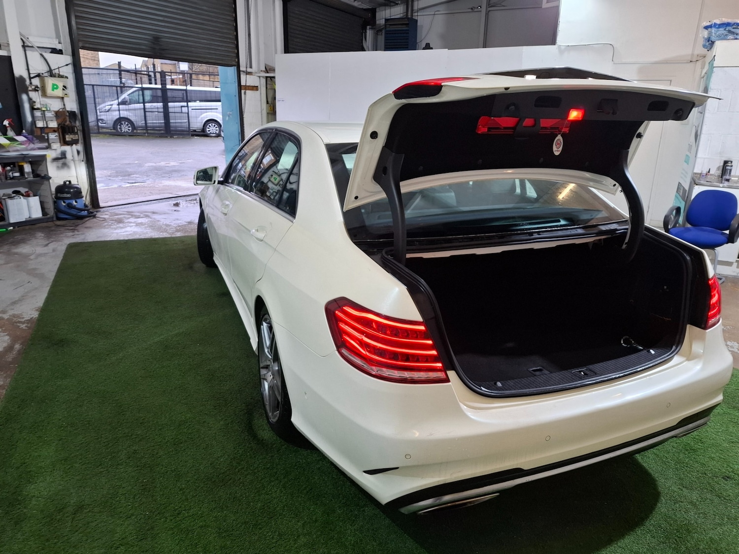 Used Mercedes-Benz E Class 2013 for sale - 77342765: Photo 15