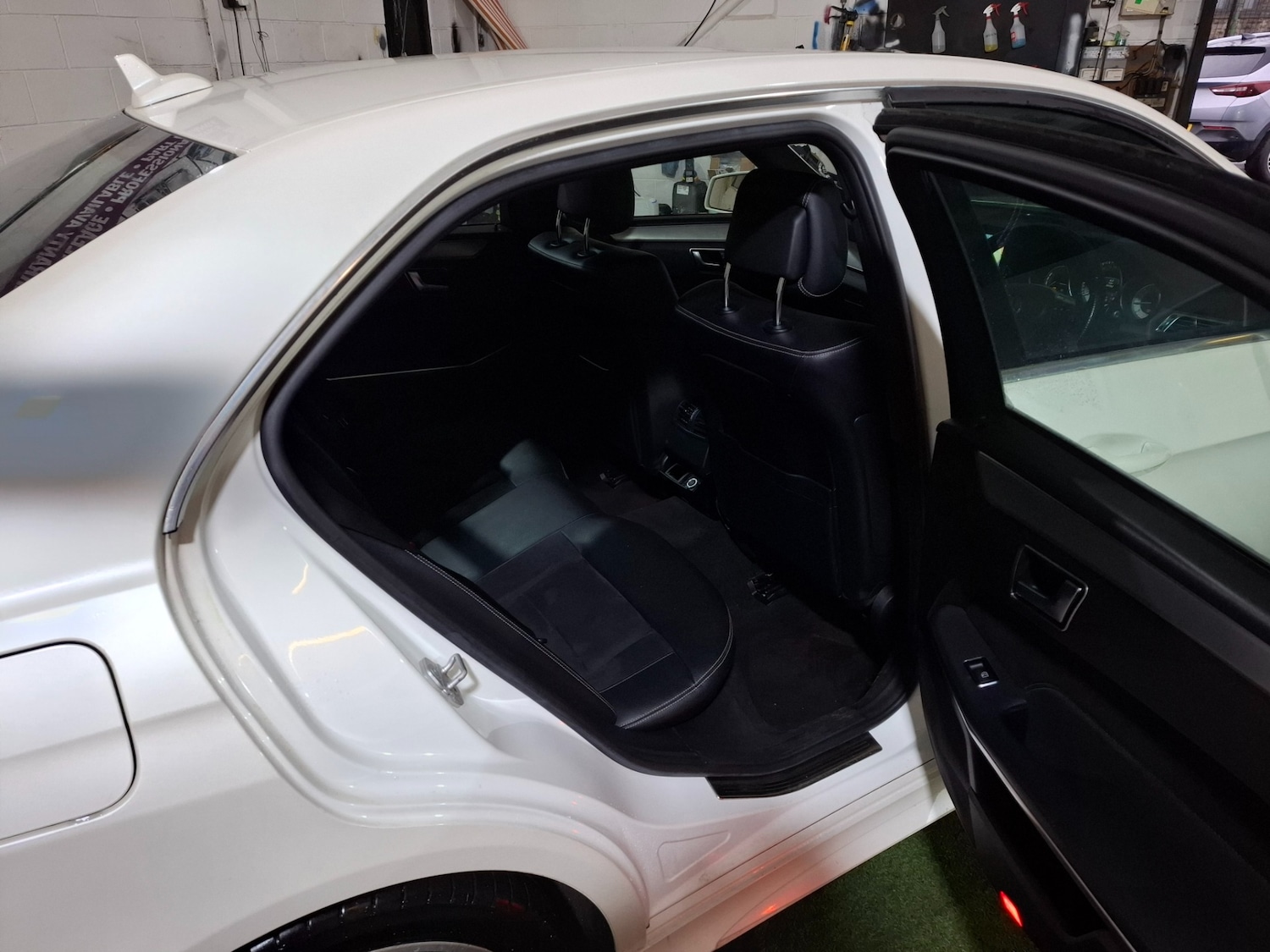 Used Mercedes-Benz E Class 2013 for sale - 77342765: Photo 17