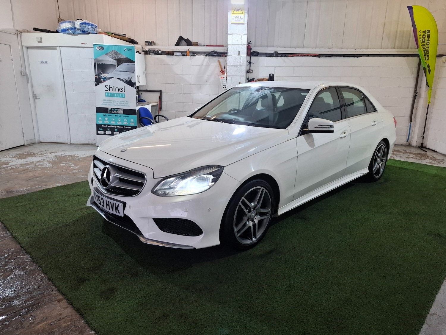 Used Mercedes-Benz E Class 2013 for sale - 77342765: Photo 2