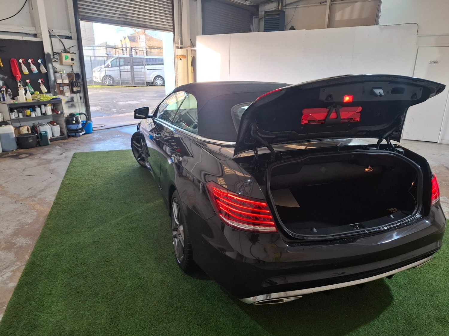 Used Mercedes-Benz E Class 2014 for sale - 77125092: Photo 10