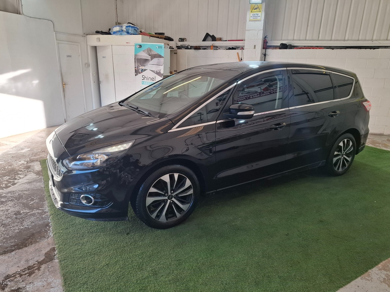 Used Ford S-Max 2017 for sale - 77104705: Photo 2