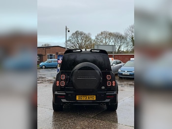 Used Land Rover Defender 110 2023 for sale - 76689529: Photo