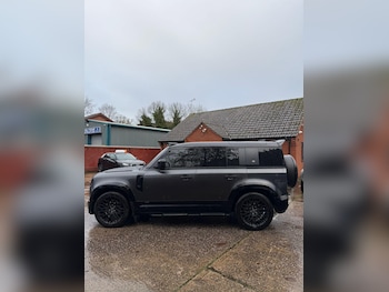 Used Land Rover Defender 110 2023 for sale - 76689529: Photo