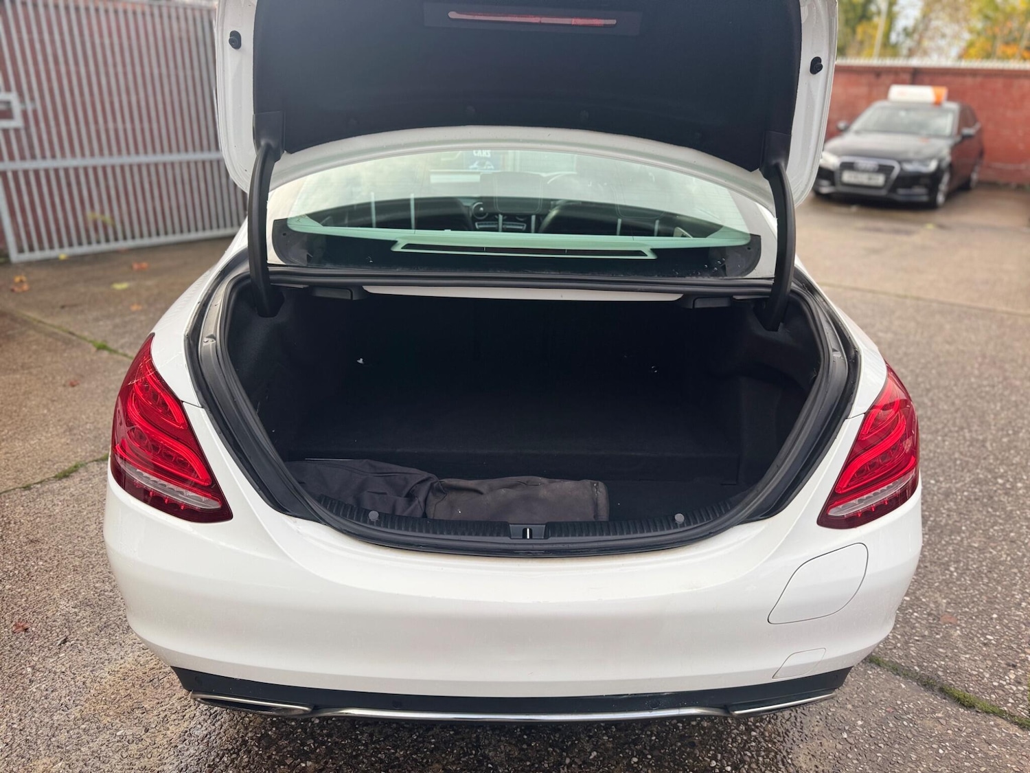 Used Mercedes-Benz C Class 2016 for sale - 76326993: Photo 39