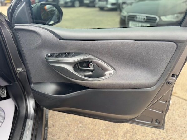 Used Toyota Yaris 2024 for sale - 75677453: Photo 35