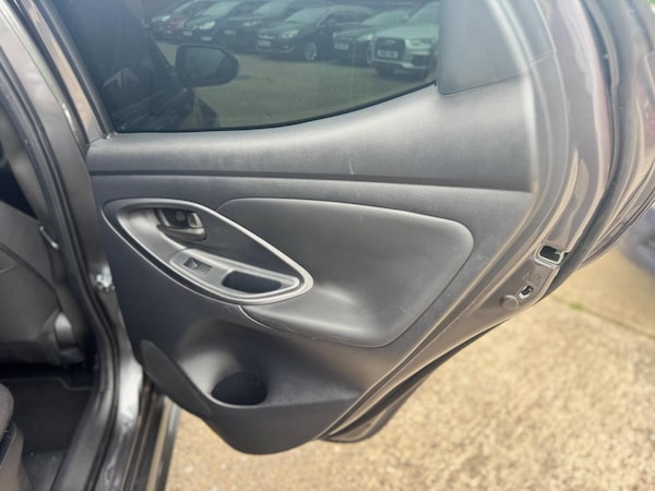 Used Toyota Yaris 2024 for sale - 75677453: Photo 43