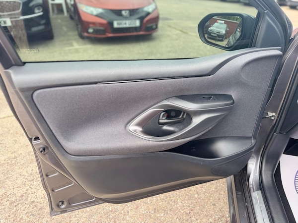Used Toyota Yaris 2024 for sale - 75677453: Photo 51