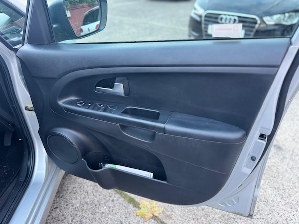 Used Kia Venga 2010 for sale - 75670825: Photo 13