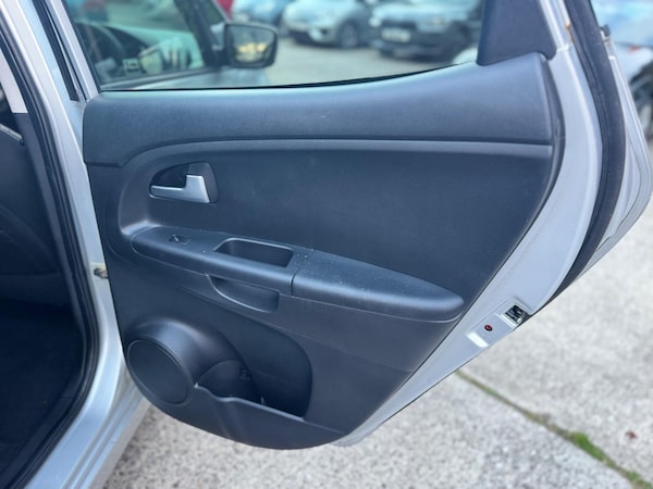 Used Kia Venga 2010 for sale - 75670825: Photo 16