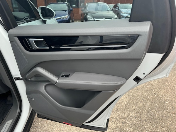 Used Porsche Cayenne 2018 for sale - 75645688: Photo 27