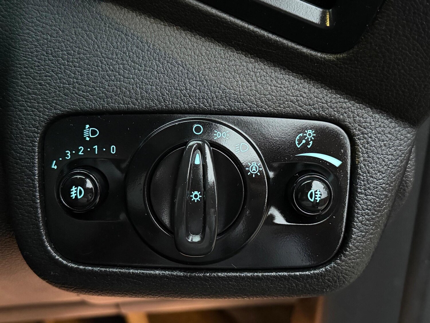 Used Ford Kuga 2016 for sale - 76632671: Photo 33