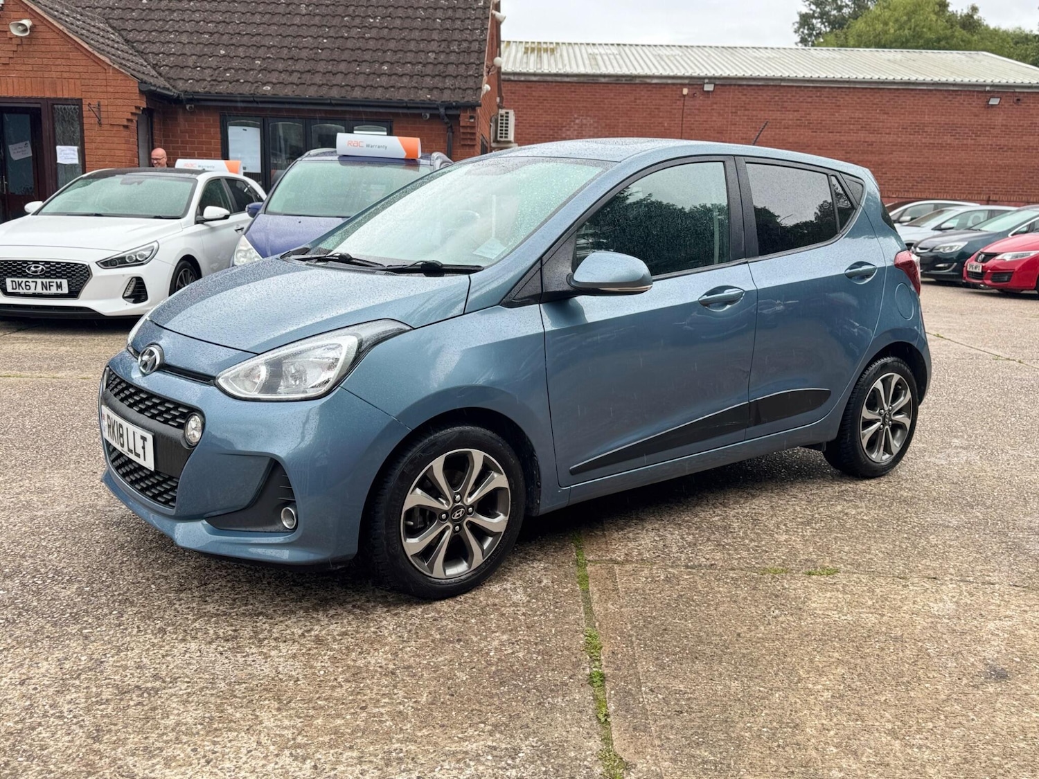 Used Hyundai i10 2018 for sale - 76988103: Photo 11