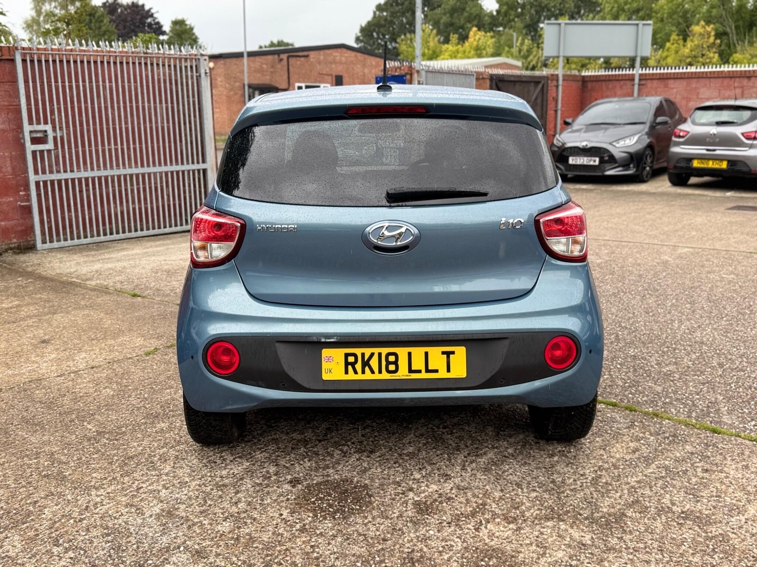 Used Hyundai i10 2018 for sale - 76988103: Photo 16