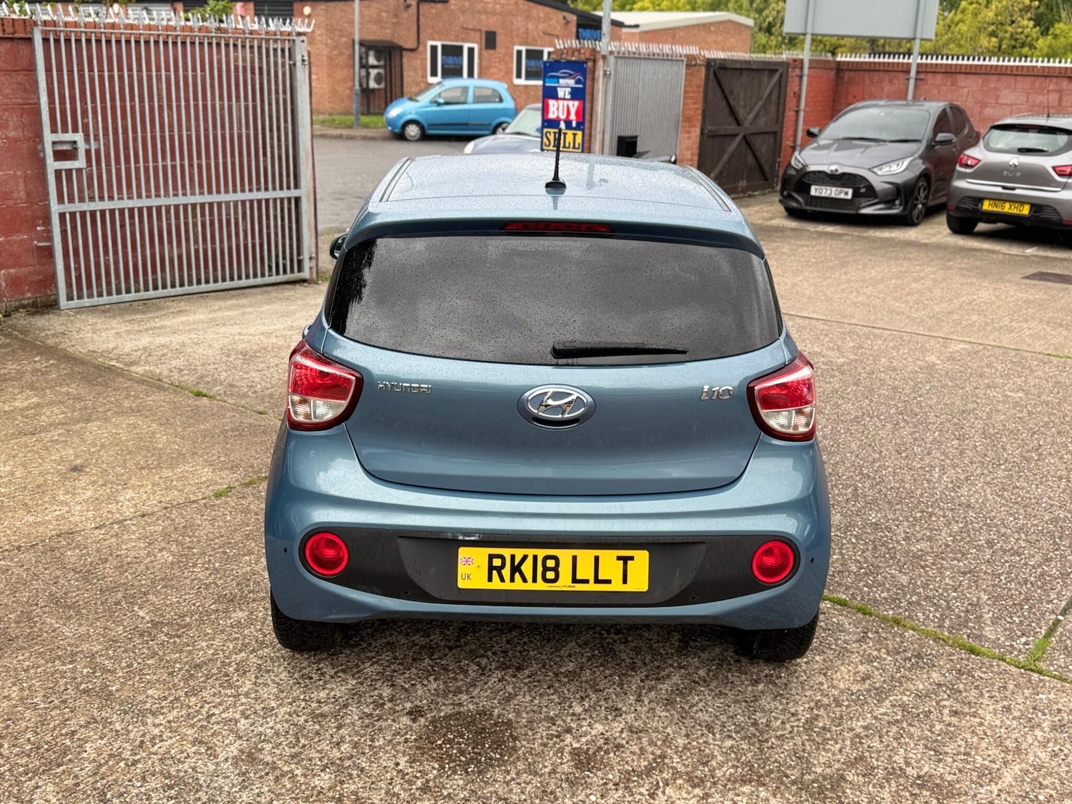 Used Hyundai i10 2018 for sale - 76988103: Photo 18