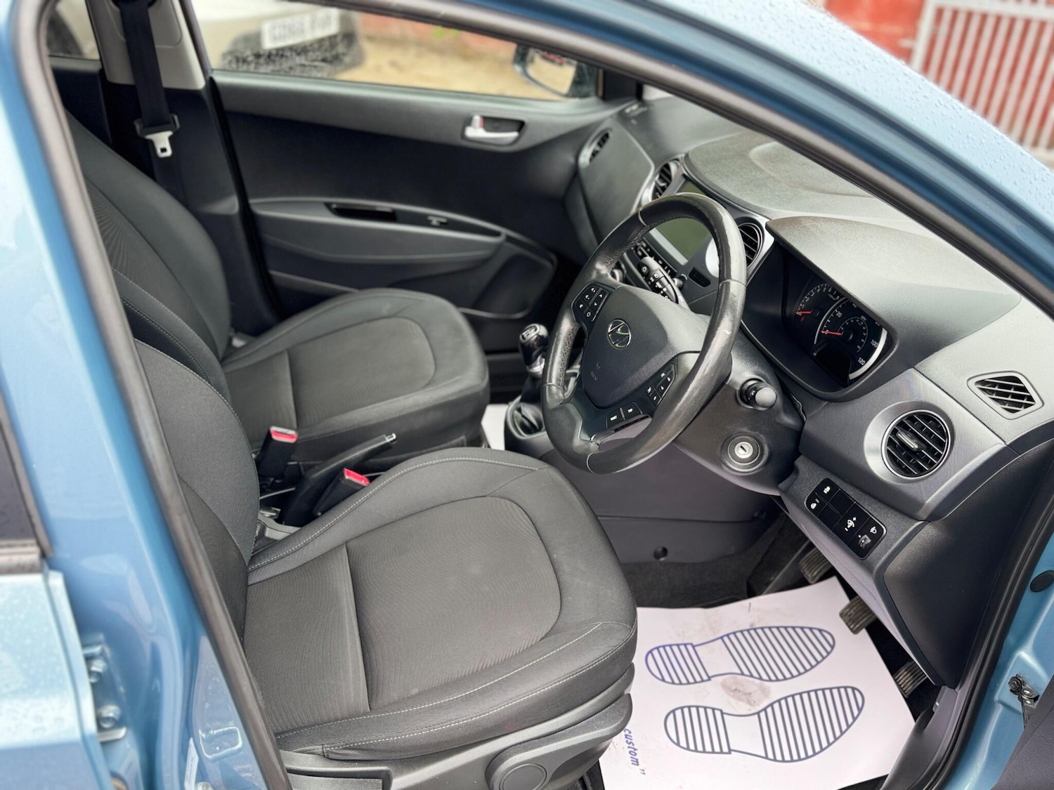 Used Hyundai i10 2018 for sale - 76988103: Photo 32