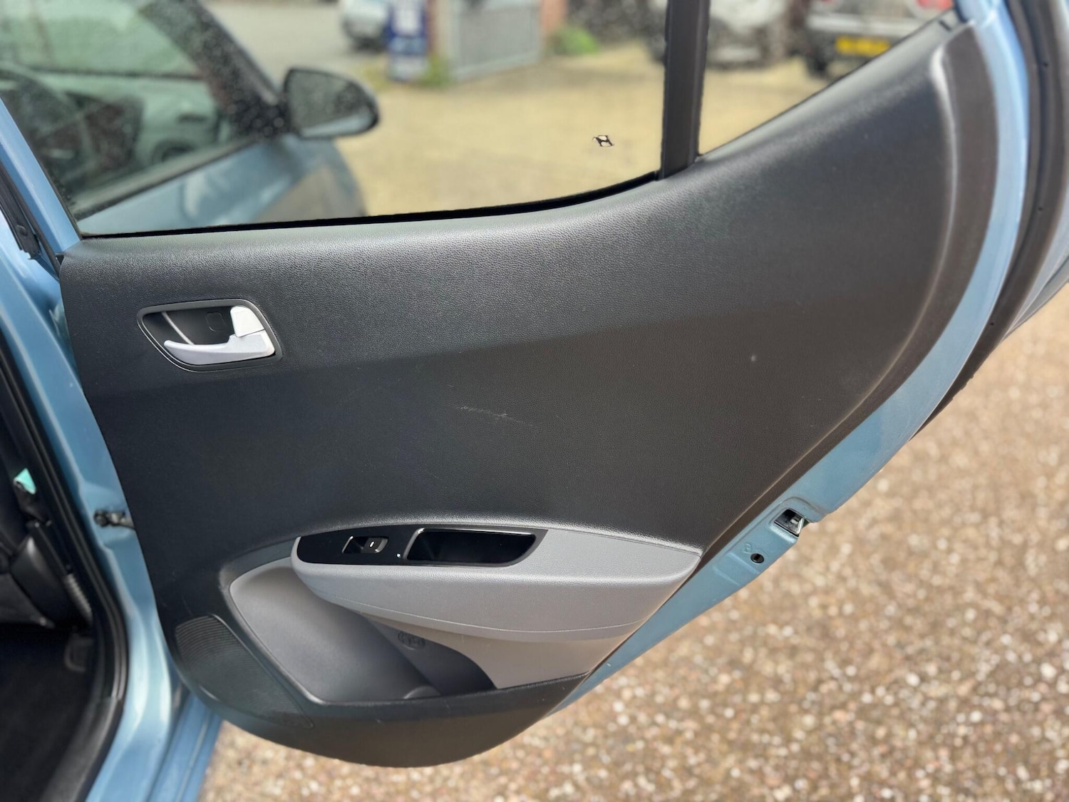 Used Hyundai i10 2018 for sale - 76988103: Photo 38