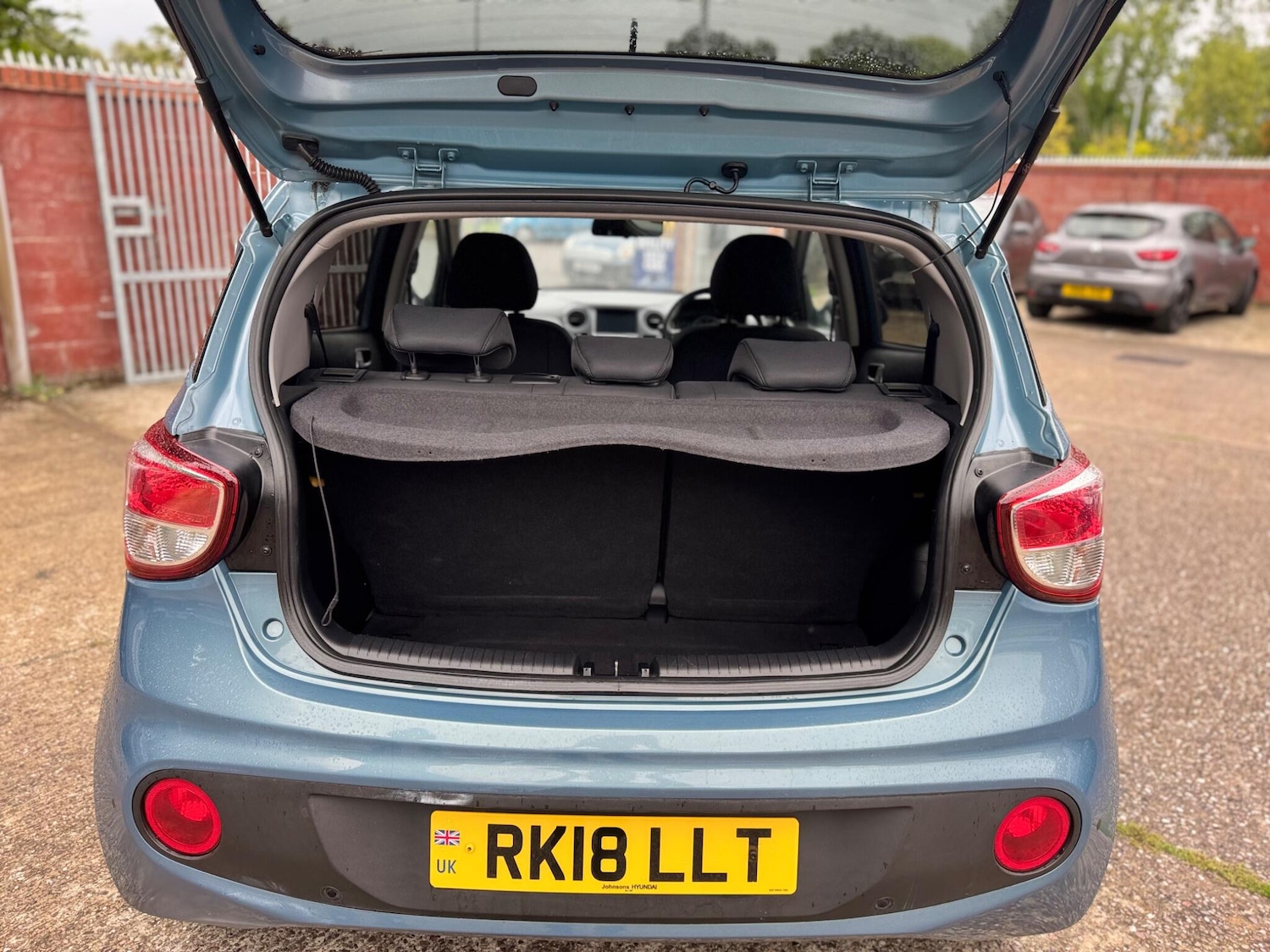 Used Hyundai i10 2018 for sale - 76988103: Photo 39