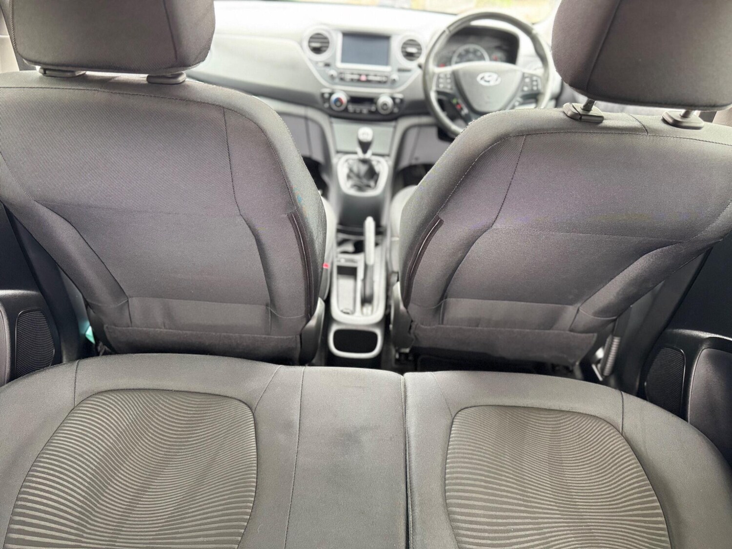 Used Hyundai i10 2018 for sale - 76988103: Photo 41