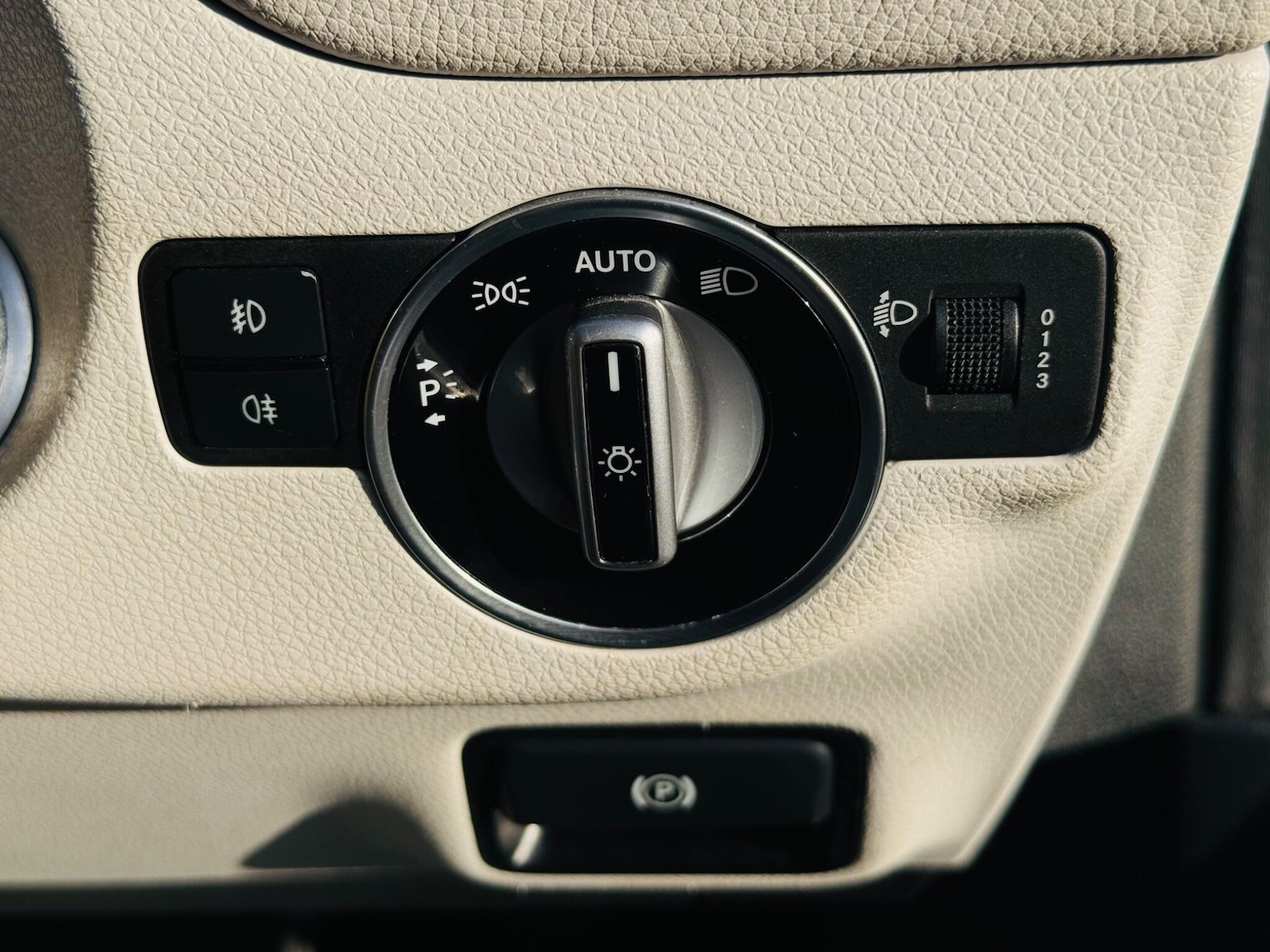 Used Mercedes-Benz GLA 2017 for sale - 77940290: Photo 42