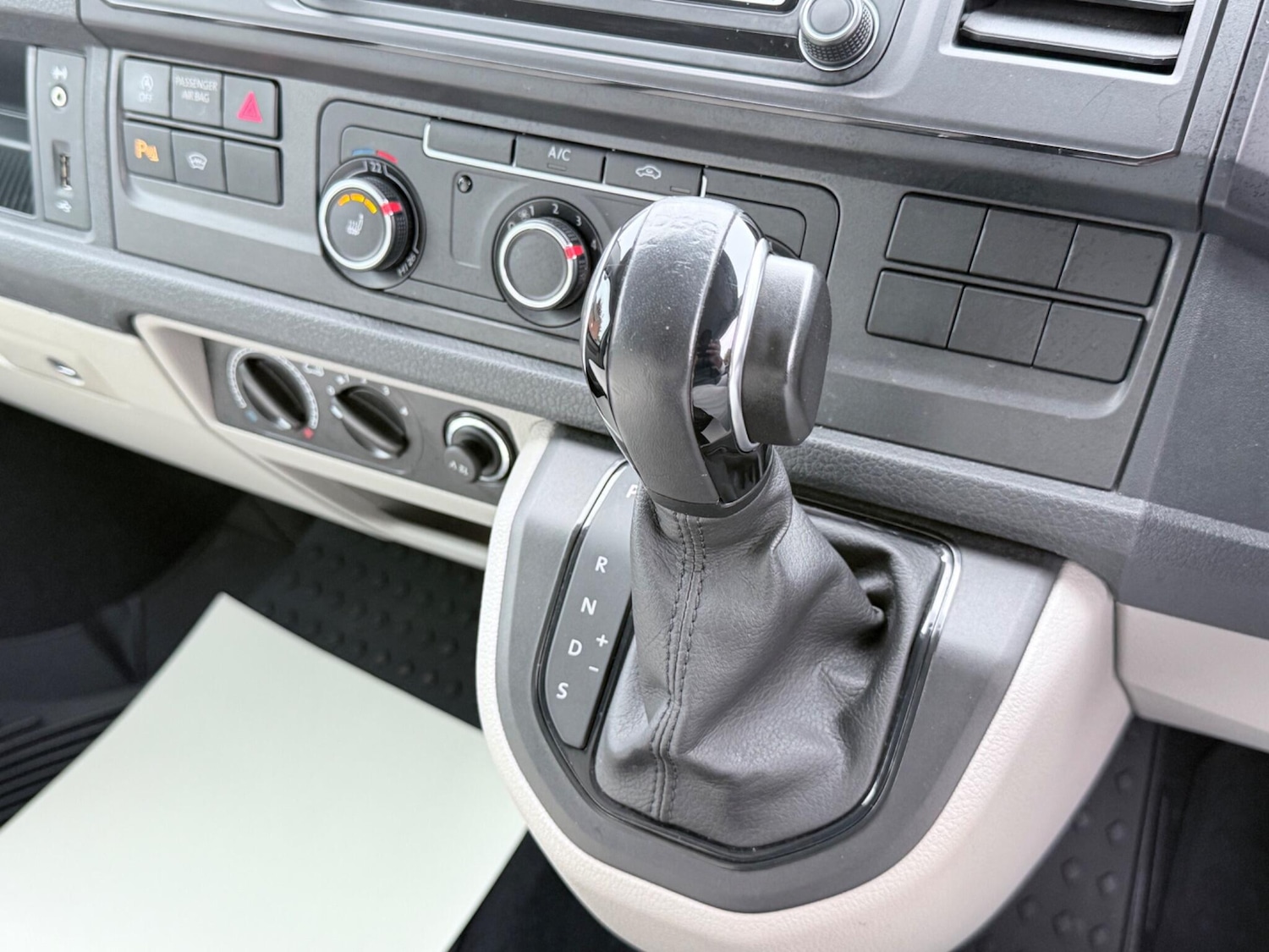 Used Volkswagen Transporter 2017 for sale - 76260068: Photo 60