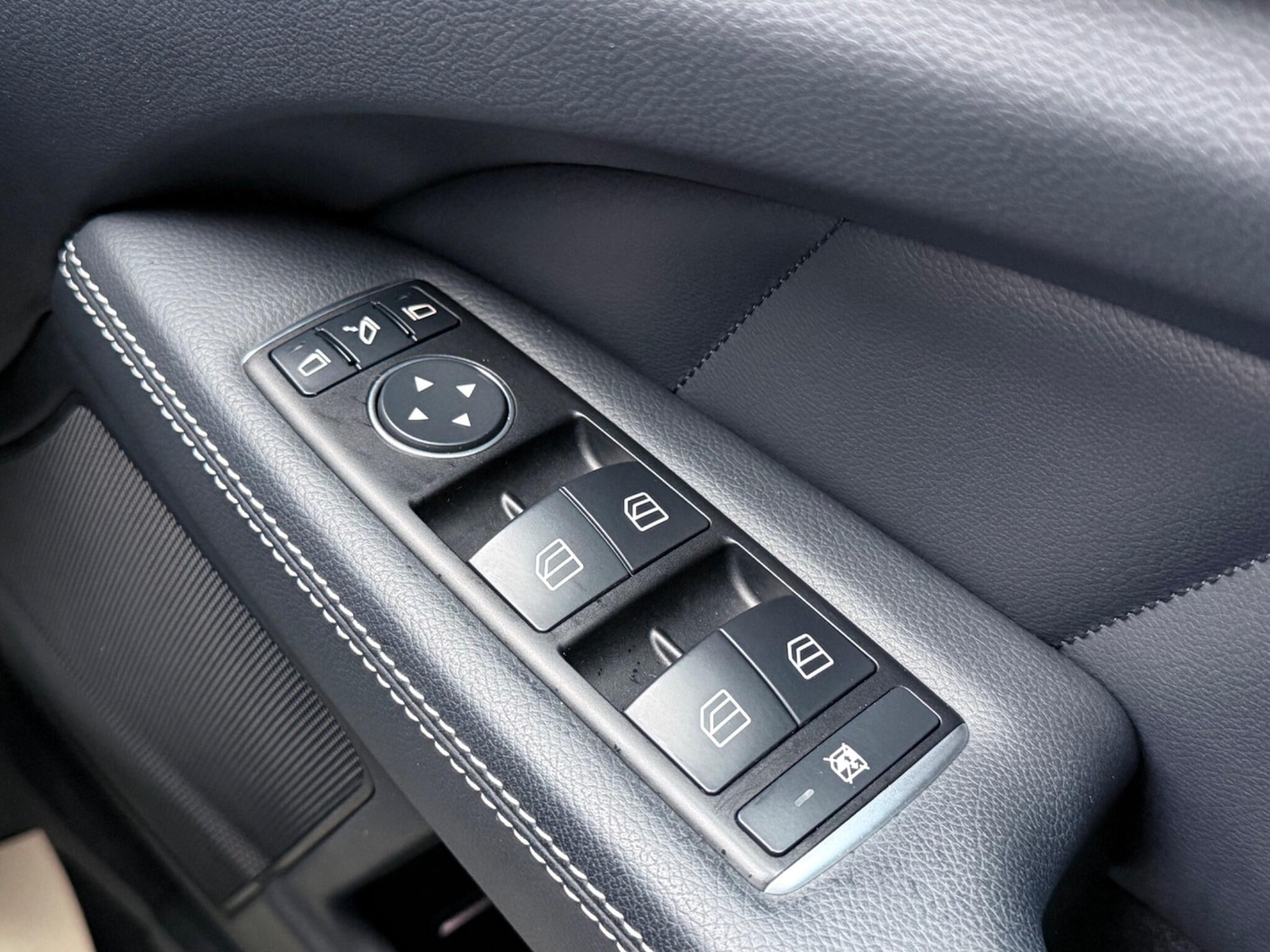 Used Mercedes-Benz CLS 2015 for sale - 77305638: Photo 67