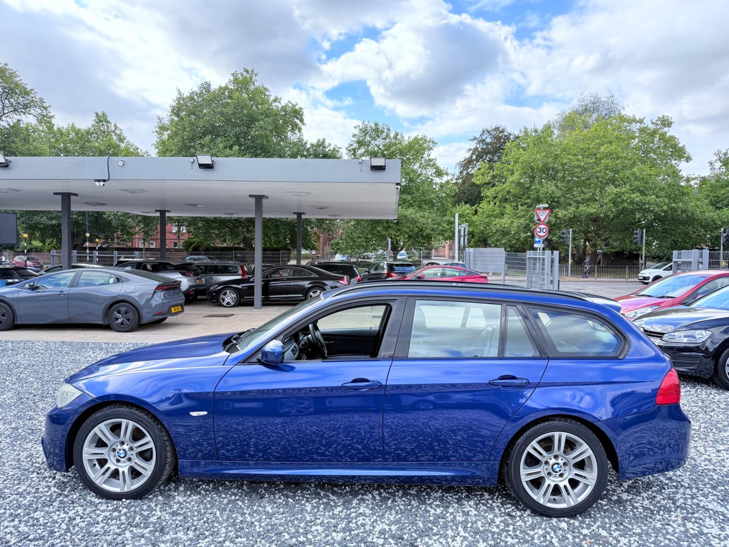 Used BMW 3 Series 2011 for sale - 76457782: Photo 10