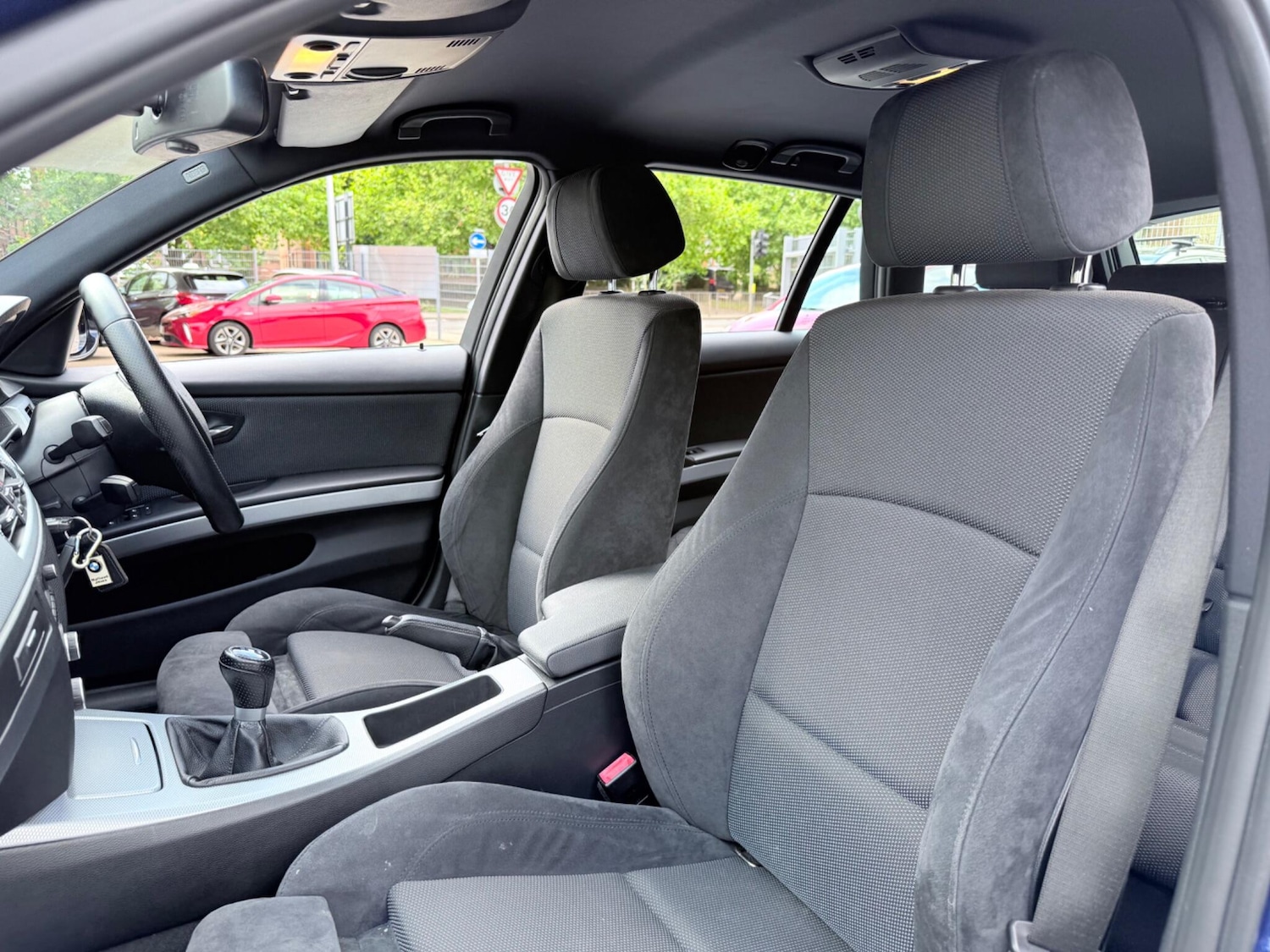 Used BMW 3 Series 2011 for sale - 76457782: Photo 32