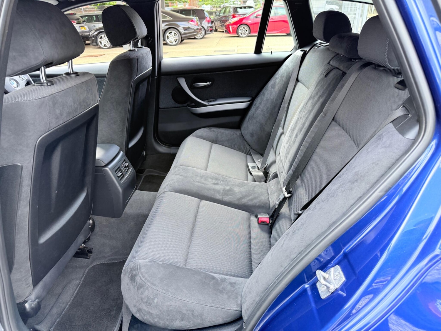 Used BMW 3 Series 2011 for sale - 76457782: Photo 37