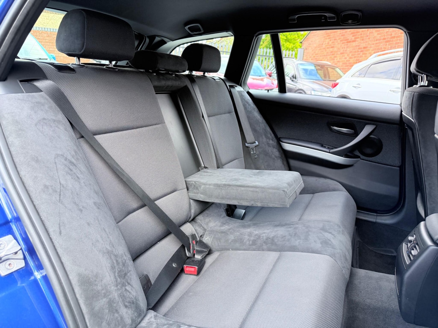 Used BMW 3 Series 2011 for sale - 76457782: Photo 41