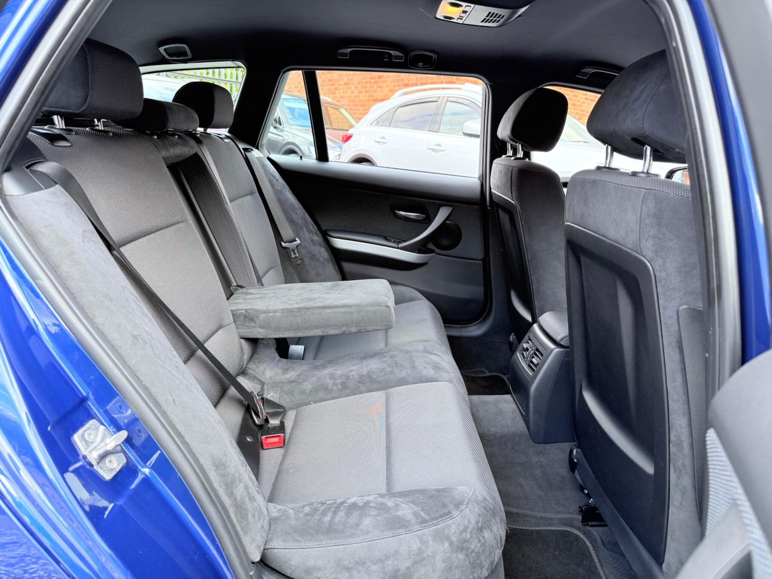 Used BMW 3 Series 2011 for sale - 76457782: Photo 42