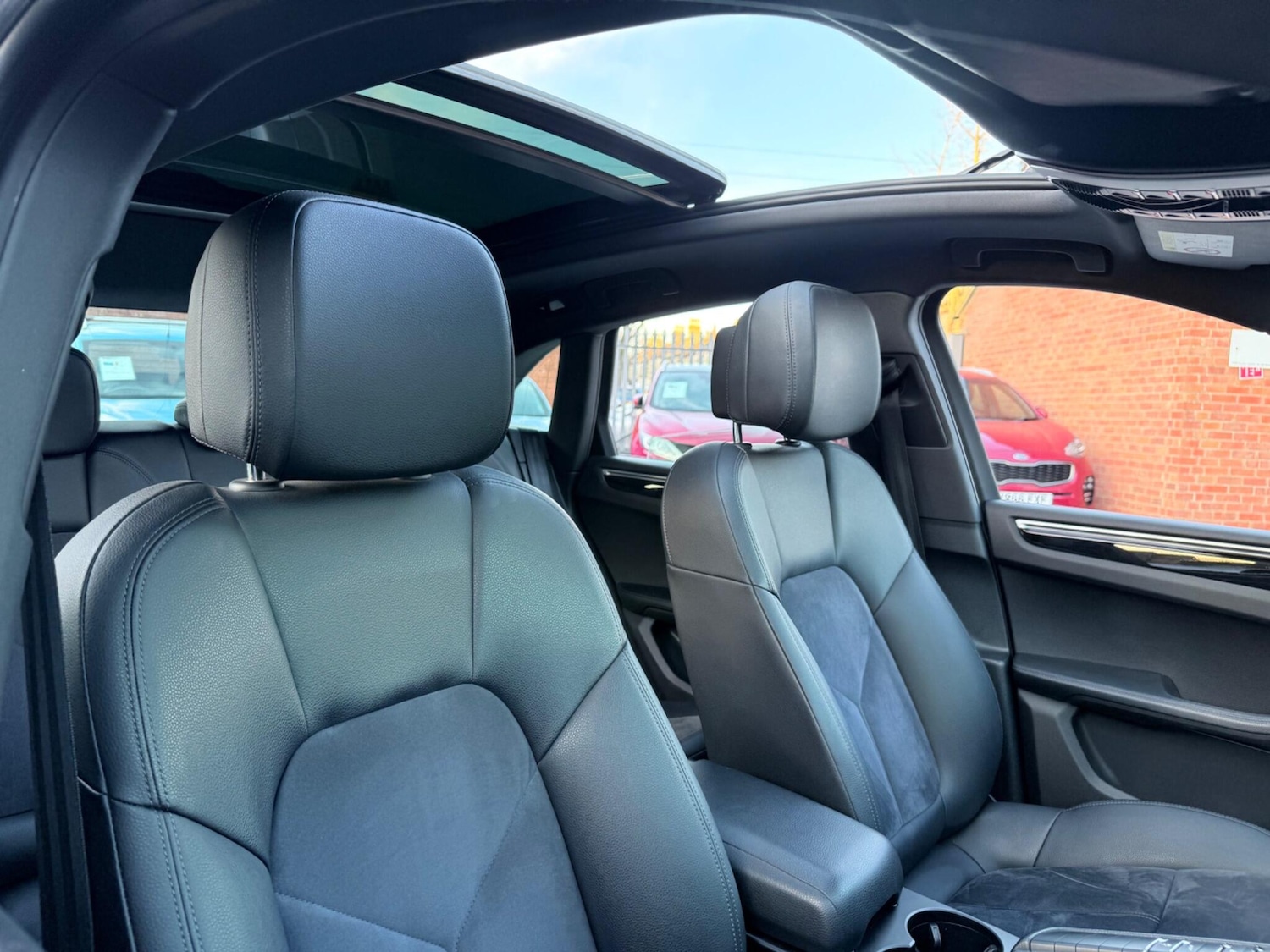 Used Porsche Macan 2016 for sale - 76658530: Photo 41