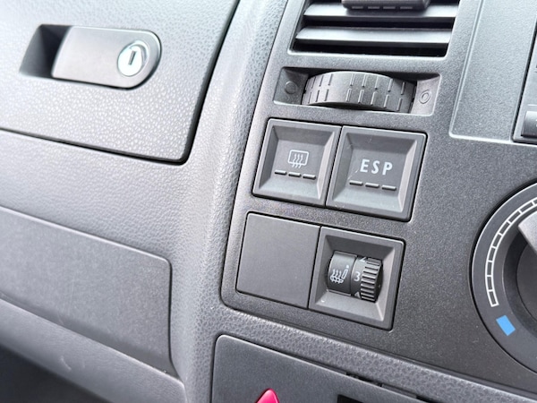 Used Volkswagen Caravelle 2005 for sale - 76259745: Photo 59