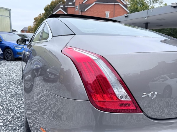 Used Jaguar XJ 2010 for sale - 76200624: Photo 30