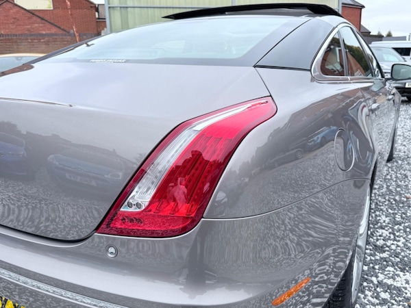 Used Jaguar XJ 2010 for sale - 76200624: Photo 31
