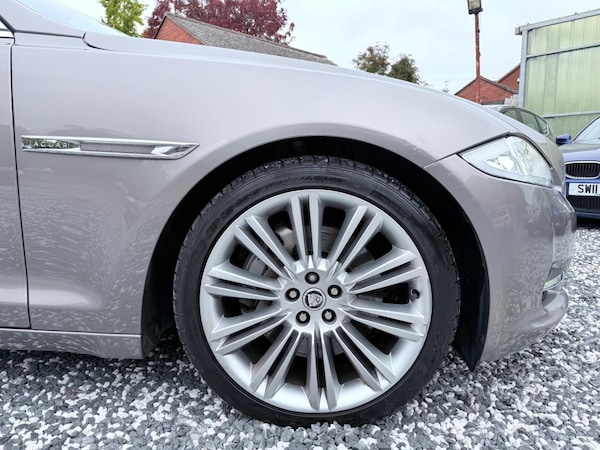 Used Jaguar XJ 2010 for sale - 76200624: Photo 32