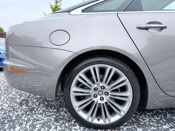 Used Jaguar XJ 2010 for sale - 76200624: Photo 33