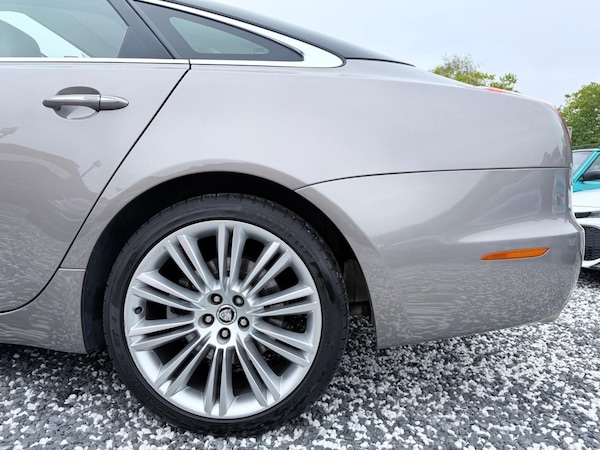 Used Jaguar XJ 2010 for sale - 76200624: Photo 34