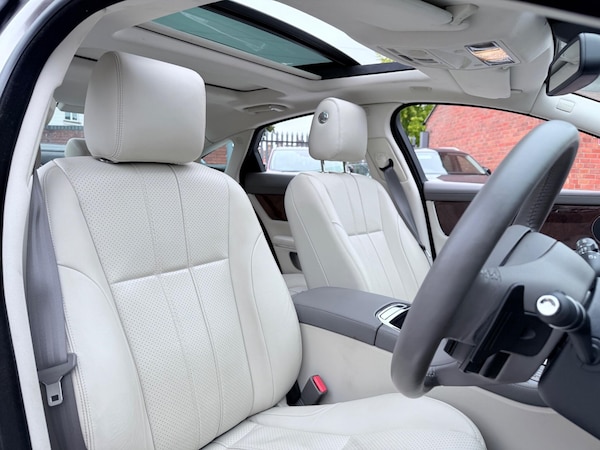 Used Jaguar XJ 2010 for sale - 76200624: Photo 37