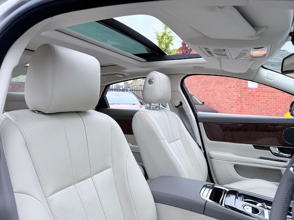Used Jaguar XJ 2010 for sale - 76200624: Photo 39