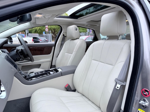 Used Jaguar XJ 2010 for sale - 76200624: Photo 40