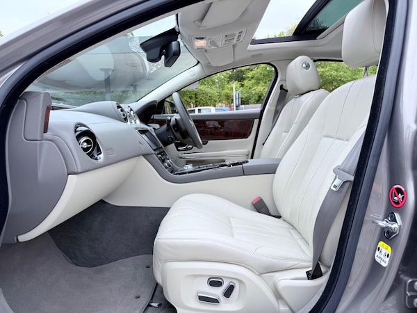 Used Jaguar XJ 2010 for sale - 76200624: Photo 41