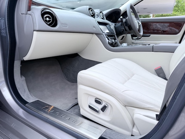 Used Jaguar XJ 2010 for sale - 76200624: Photo 43