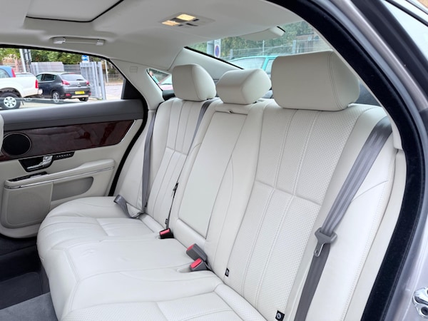 Used Jaguar XJ 2010 for sale - 76200624: Photo 49