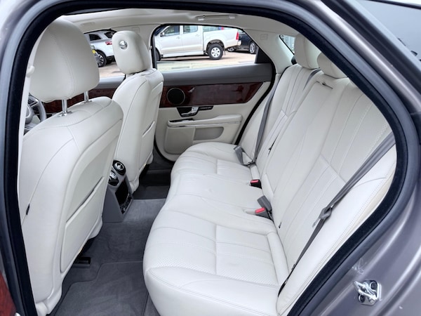 Used Jaguar XJ 2010 for sale - 76200624: Photo 50