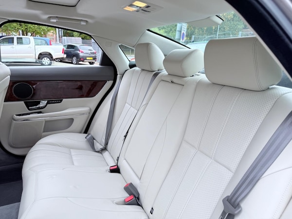 Used Jaguar XJ 2010 for sale - 76200624: Photo 51