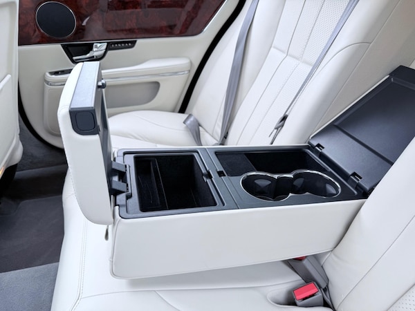 Used Jaguar XJ 2010 for sale - 76200624: Photo 52