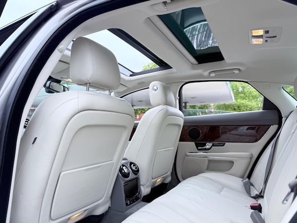Used Jaguar XJ 2010 for sale - 76200624: Photo 55