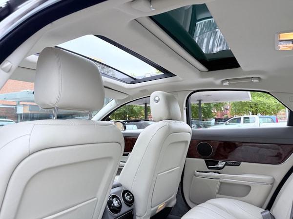 Used Jaguar XJ 2010 for sale - 76200624: Photo 56