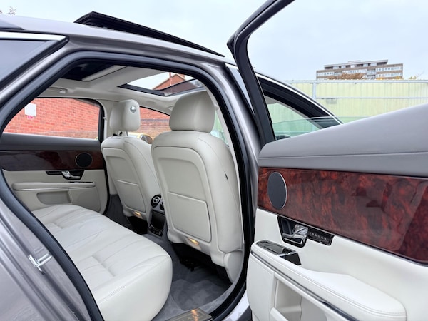 Used Jaguar XJ 2010 for sale - 76200624: Photo 59