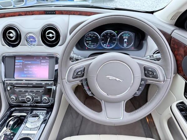 Used Jaguar XJ 2010 for sale - 76200624: Photo 62